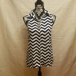 Woman sleeveless dress shirt